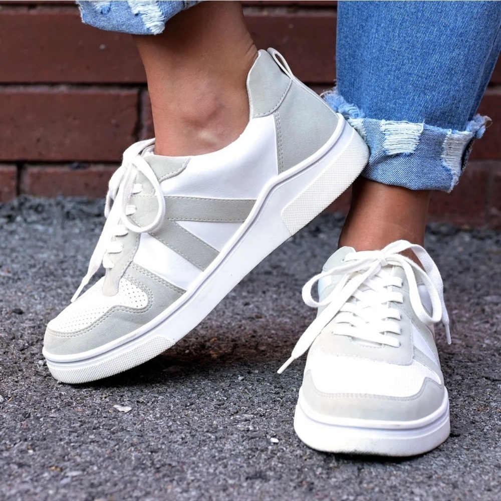 Mia Alta Sneakers